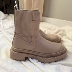 NWOT Mango Platform Leather Chelsea Boots Beige Lug Sole EU 38 / US 7.5–8